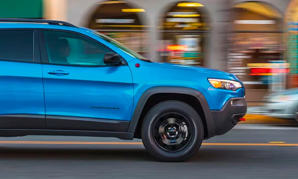 The 2023 Jeep Cherokee speeding down a city street