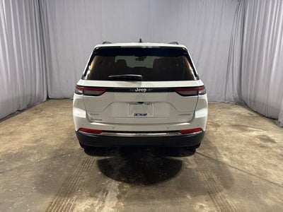 2025 Jeep Grand Cherokee Laredo 4x4