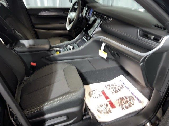 2025 Jeep Grand Cherokee GRAND CHEROKEE LAREDO X 4X4