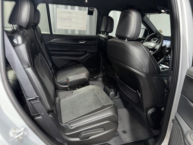 2025 Jeep Grand Cherokee GRAND CHEROKEE L ALTITUDE 4X4