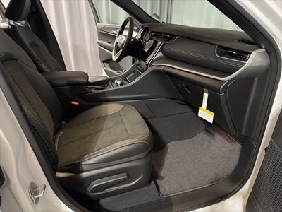 2025 Jeep Grand Cherokee GRAND CHEROKEE L ALTITUDE 4X4