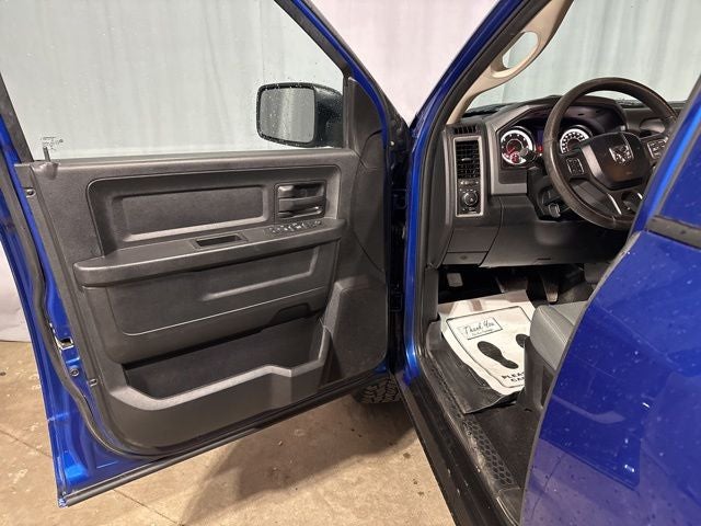 2017 RAM 1500 Express Crew Cab 4x4 5'7' Box