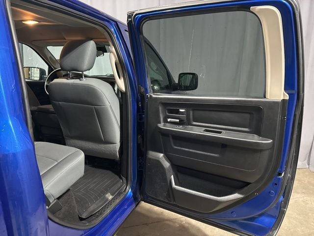 2017 RAM 1500 Express Crew Cab 4x4 5'7' Box