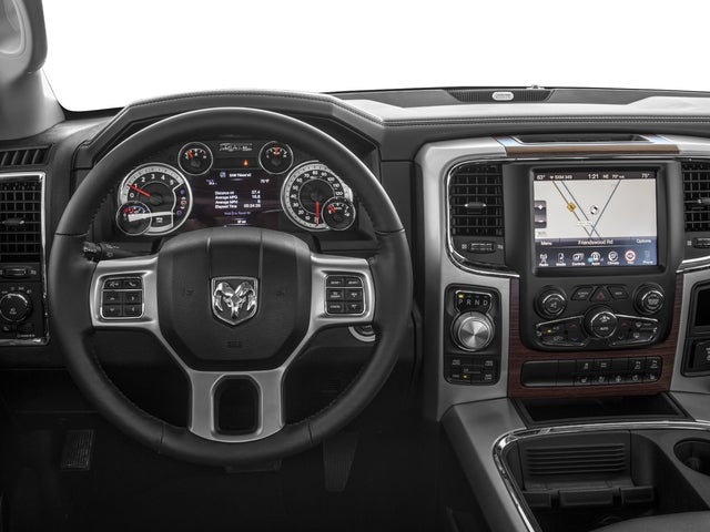 2017 RAM 1500 Laramie Crew Cab 4x4 6'4' Box