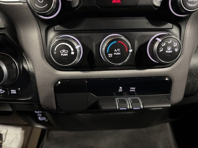 2021 RAM 1500 Big Horn Quad Cab 4x4 6'4' Box