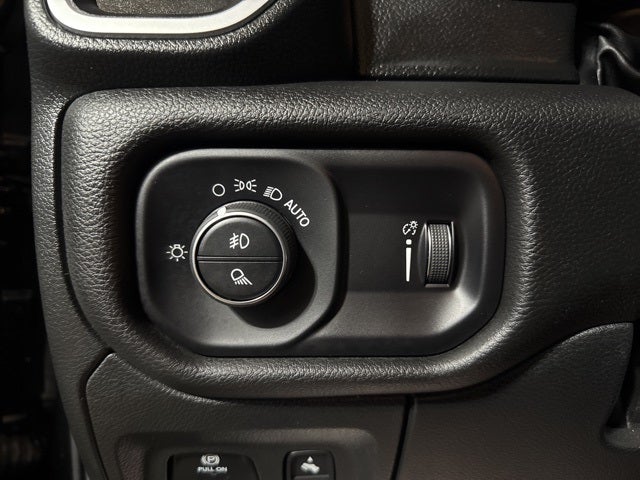 2023 RAM 1500 Big Horn Crew Cab 4x4 5'7' Box