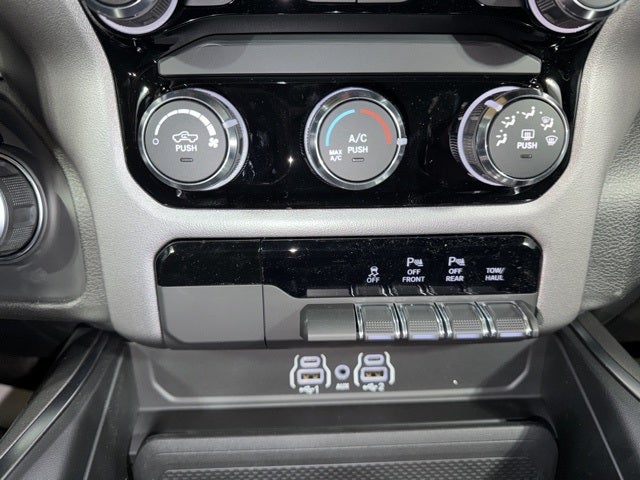 2025 RAM 1500 Tradesman Crew Cab 4x4 5'7' Box