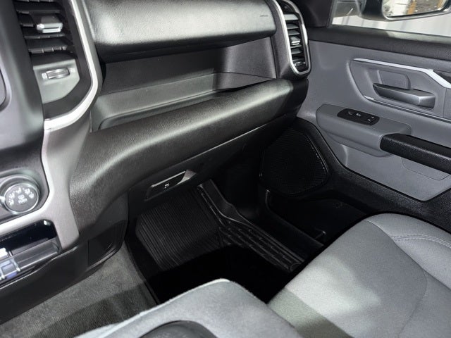 2020 RAM 1500 Big Horn Crew Cab 4x4 5'7' Box