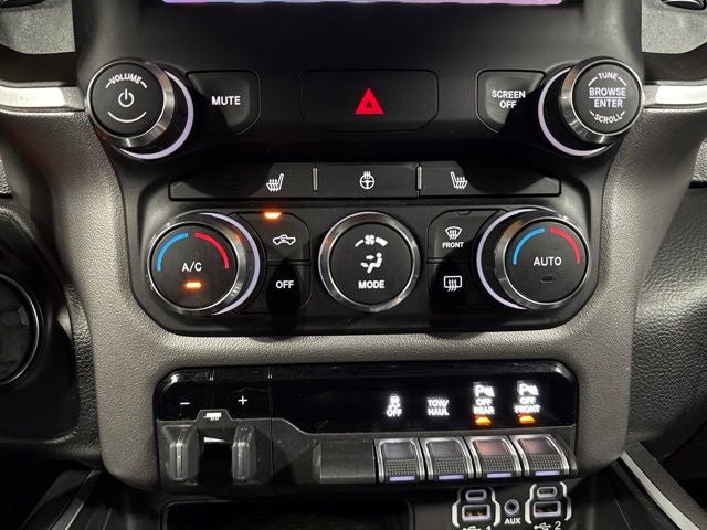2020 RAM 1500 Big Horn Crew Cab 4x4 5'7' Box