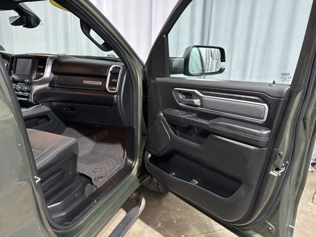 2020 RAM 1500 Big Horn Crew Cab 4x4 5'7' Box