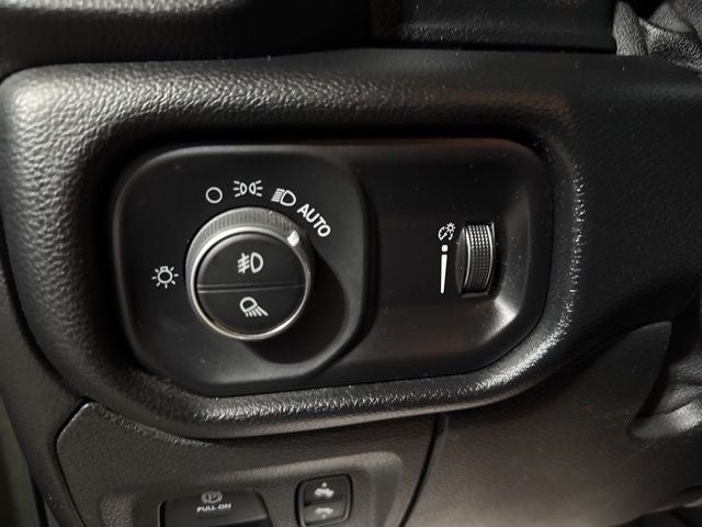 2020 RAM 1500 Big Horn Crew Cab 4x4 5'7' Box