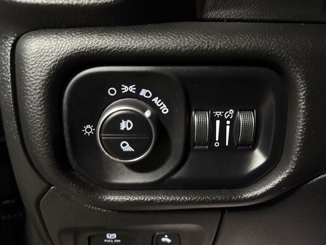 2023 RAM 1500 Laramie Crew Cab 4x4 5'7' Box