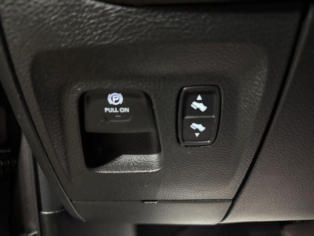 2023 RAM 1500 Laramie Crew Cab 4x4 5'7' Box