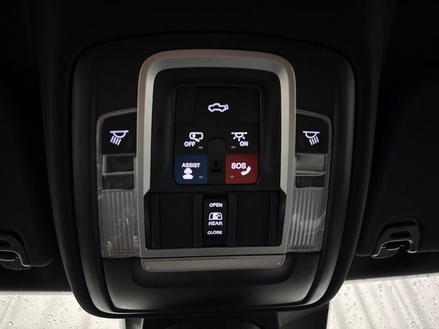 2023 RAM 1500 Laramie Crew Cab 4x4 5'7' Box