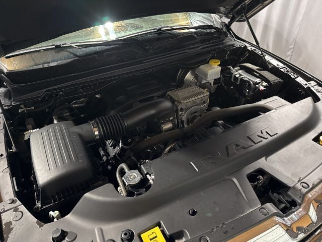 2024 RAM 1500 Laramie Crew Cab 4x4 5'7' Box