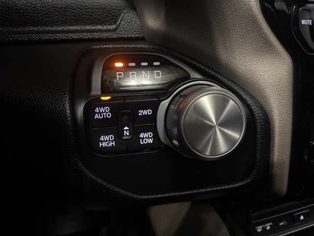 2019 RAM 1500 Laramie Crew Cab 4x4 6'4' Box