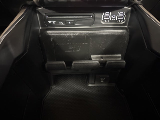 2019 RAM 1500 Laramie Crew Cab 4x4 6'4' Box