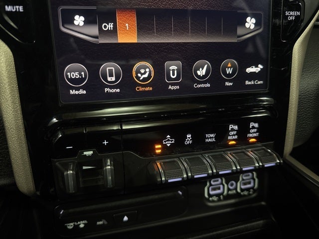 2019 RAM 1500 Laramie Crew Cab 4x4 6'4' Box