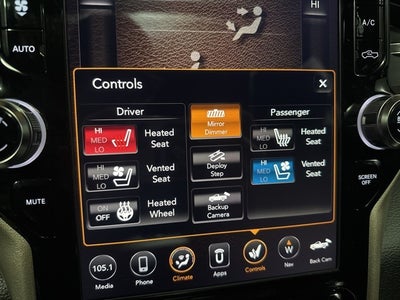 2019 RAM 1500 Laramie Crew Cab 4x4 6'4' Box