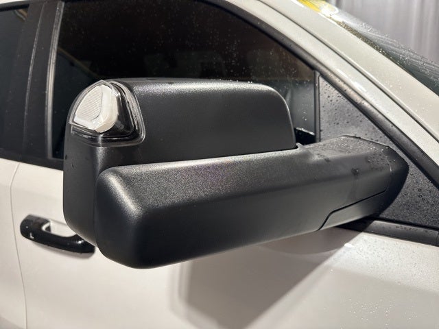 2019 RAM 1500 Laramie Crew Cab 4x4 6'4' Box