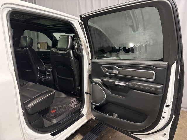 2019 RAM 1500 Laramie Crew Cab 4x4 6'4' Box