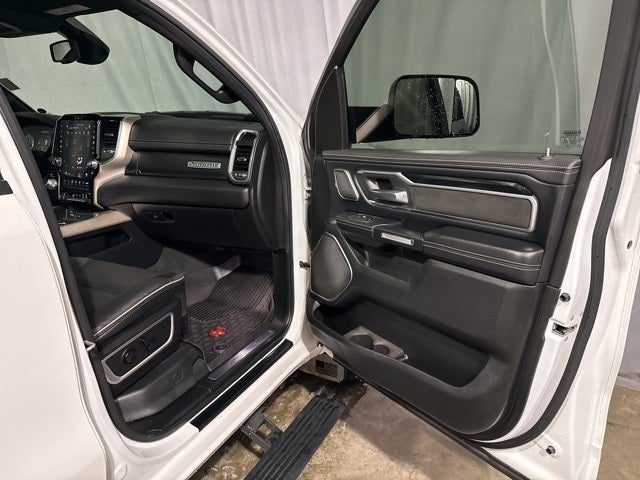 2019 RAM 1500 Laramie Crew Cab 4x4 6'4' Box