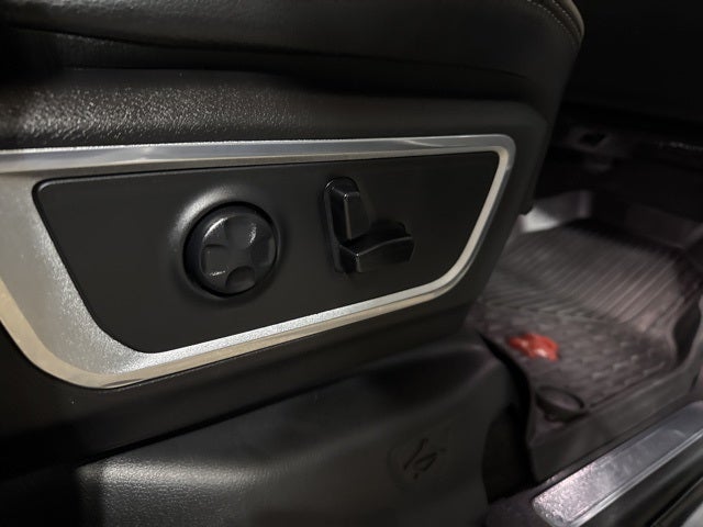 2019 RAM 1500 Laramie Crew Cab 4x4 6'4' Box