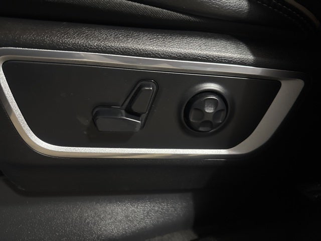 2019 RAM 1500 Laramie Crew Cab 4x4 6'4' Box