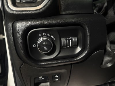 2019 RAM 1500 Laramie Crew Cab 4x4 6'4' Box