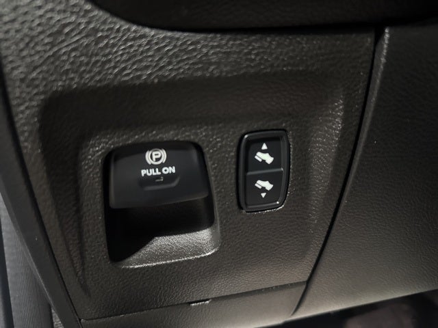 2019 RAM 1500 Laramie Crew Cab 4x4 6'4' Box