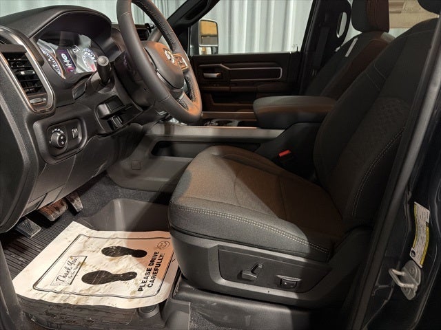 2026 RAM Ram 3500 RAM 3500 BIG HORN CREW CAB 4X4 6'4' BOX