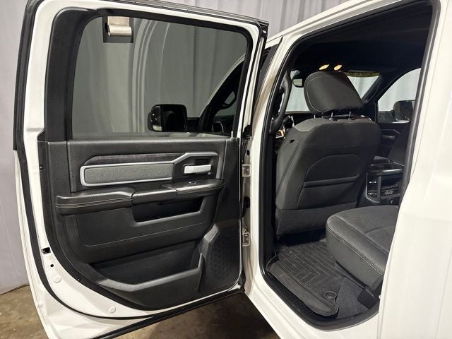 2022 RAM 3500 Big Horn Crew Cab 4x4 8' Box
