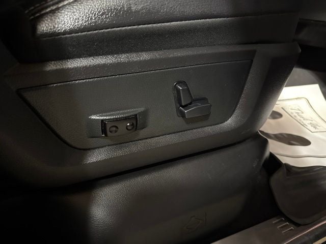 2018 RAM 3500 Laramie Crew Cab 4x4 8' Box