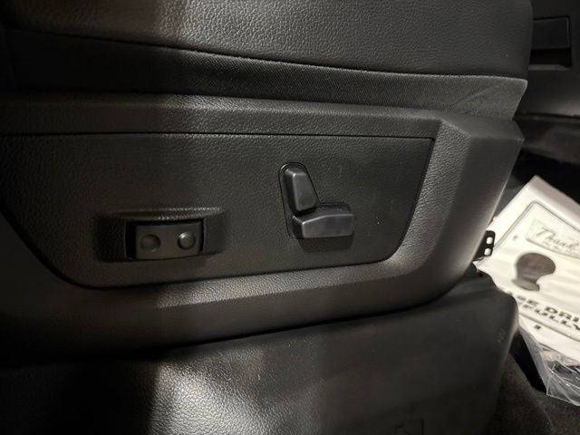 2018 RAM 3500 Laramie Crew Cab 4x4 8' Box