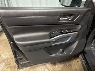 2025 Nissan Pathfinder SL 4WD