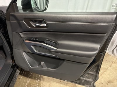 2025 Nissan Pathfinder SL 4WD