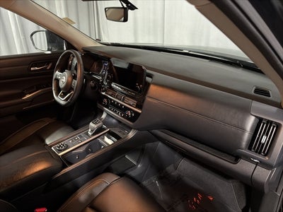 2025 Nissan Pathfinder SL 4WD