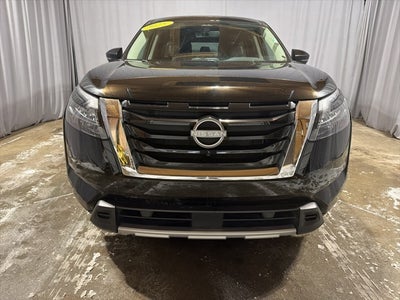 2025 Nissan Pathfinder SL 4WD