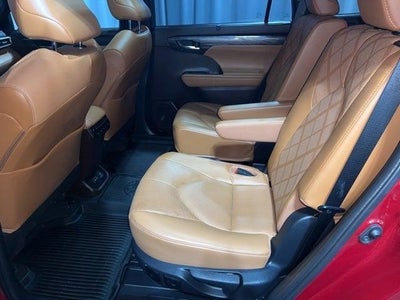 2022 Toyota Highlander Platinum
