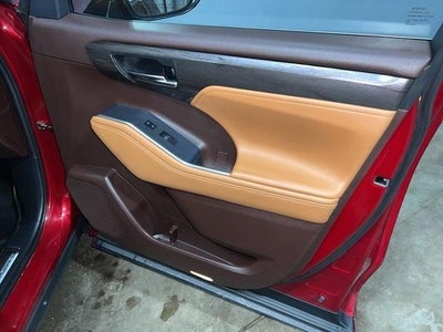 2022 Toyota Highlander Platinum